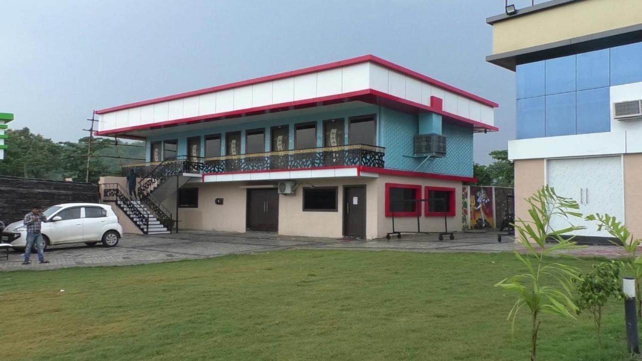 Midwaay Resort Patratu エクステリア 写真